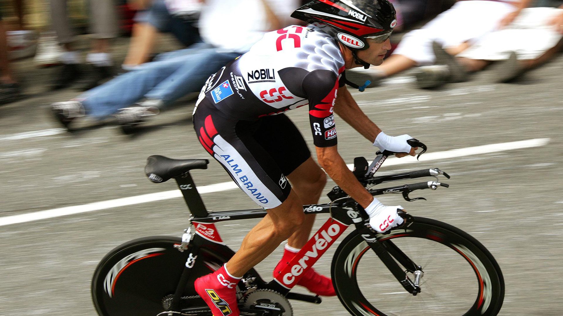 巅峰瞬间:运动员“极限爆发”画面震撼全网!